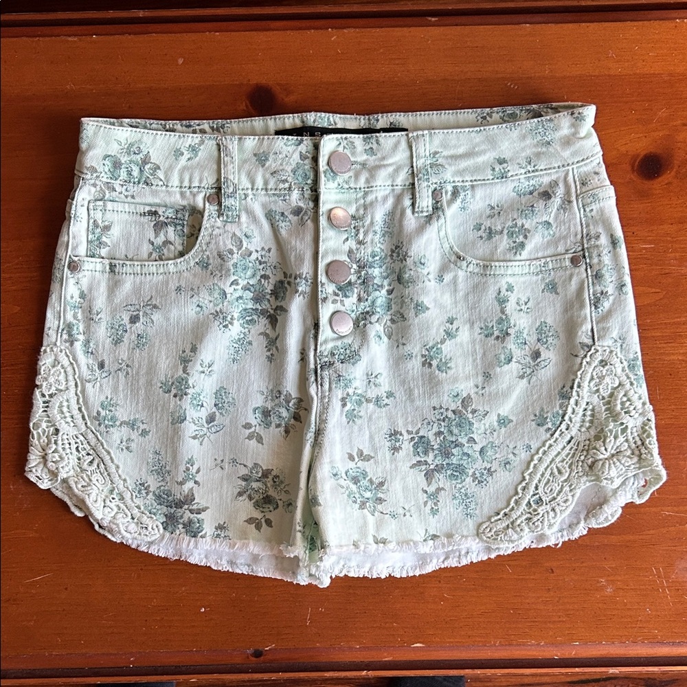 Vintage Tinseltown Y2K Mint Floral Denim Shorts